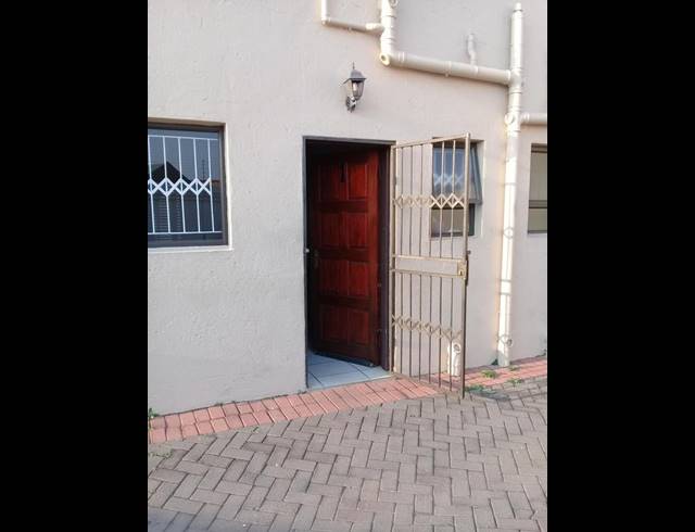 2 BEDROOM PROPERTY TO RENT IN KRUGERSDORP